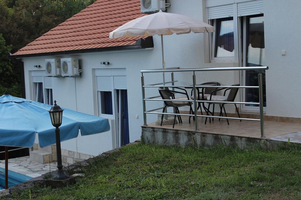 gallery_image_hidden_13