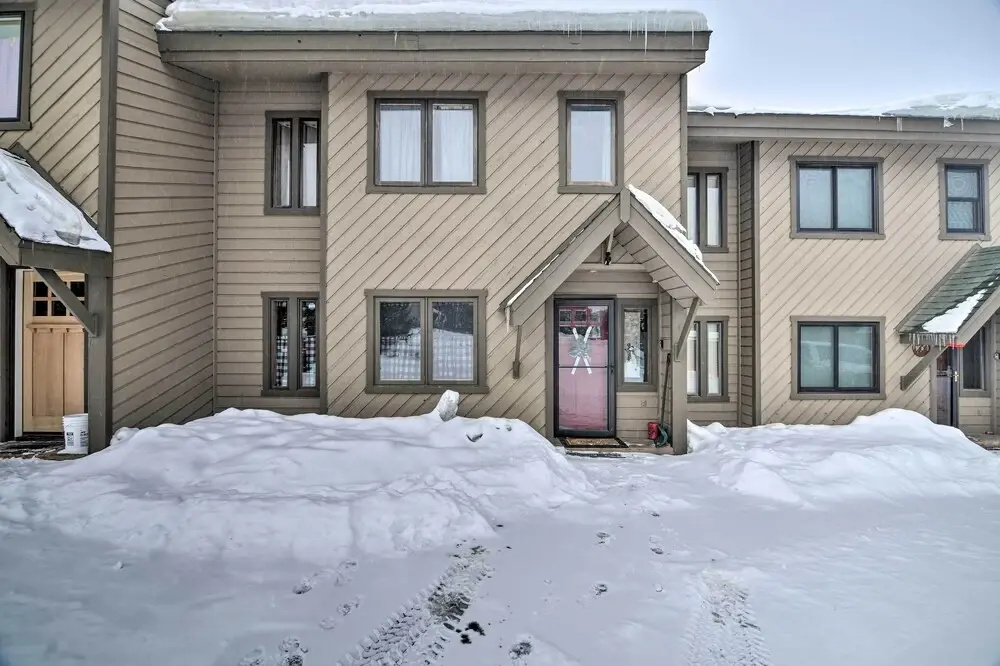 Cozy Mountain Getaway w/ Ski Shuttle Access!