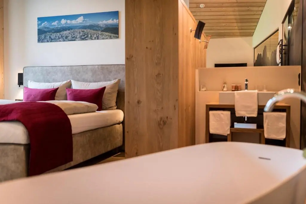 Deluxe Double Suite (full double bed)
