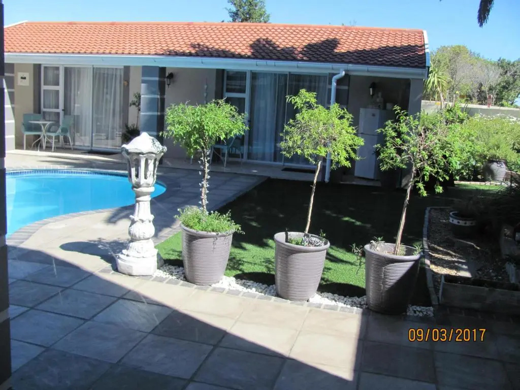 Standard Double room with pool view (full double bed)