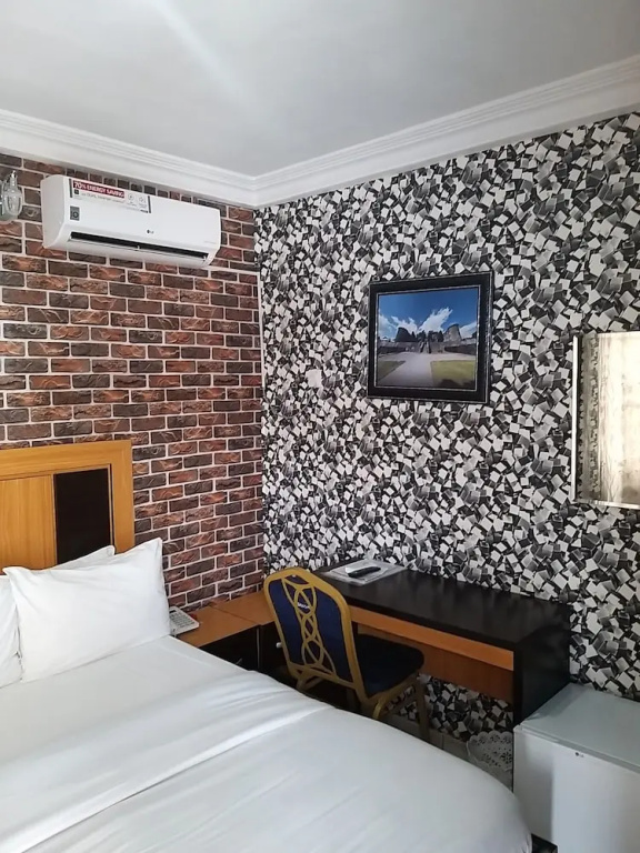 Economy room