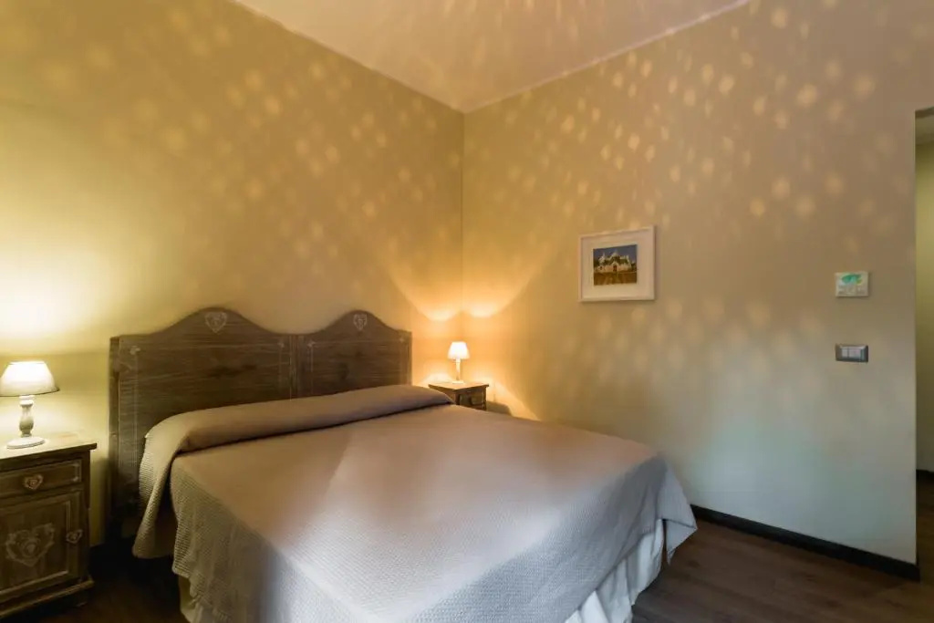 Deluxe Double room (full double bed)