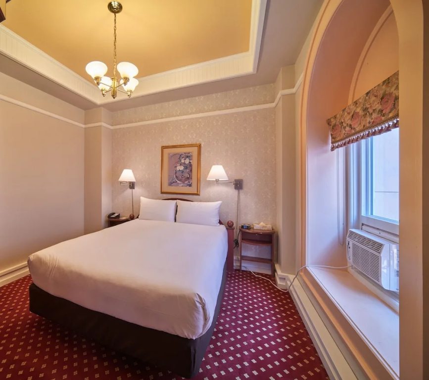 Superior Double room with courtyard view (full double bed)