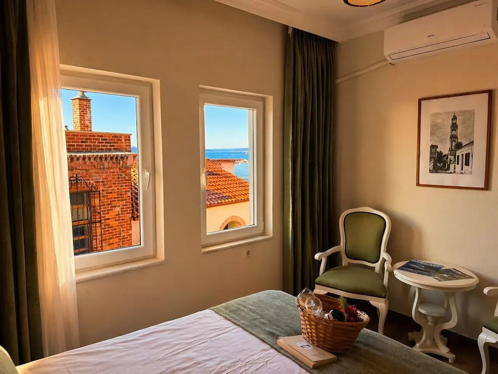 Standard Double room with partial sea view (full double bed)