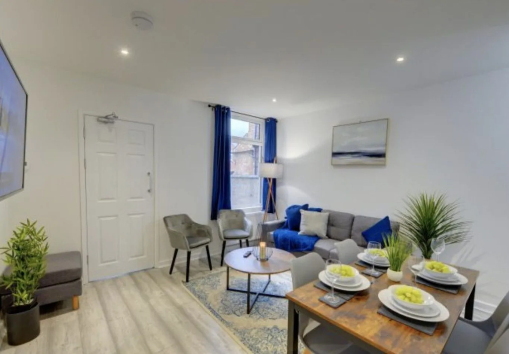 Hollis Road Coventry - Luxury 5 Bedroom House
