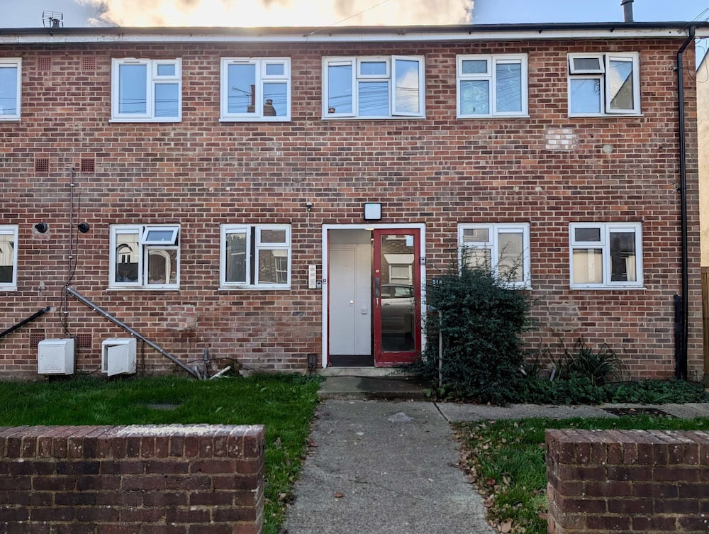 Charming Flat With Free Parking in Prime Location