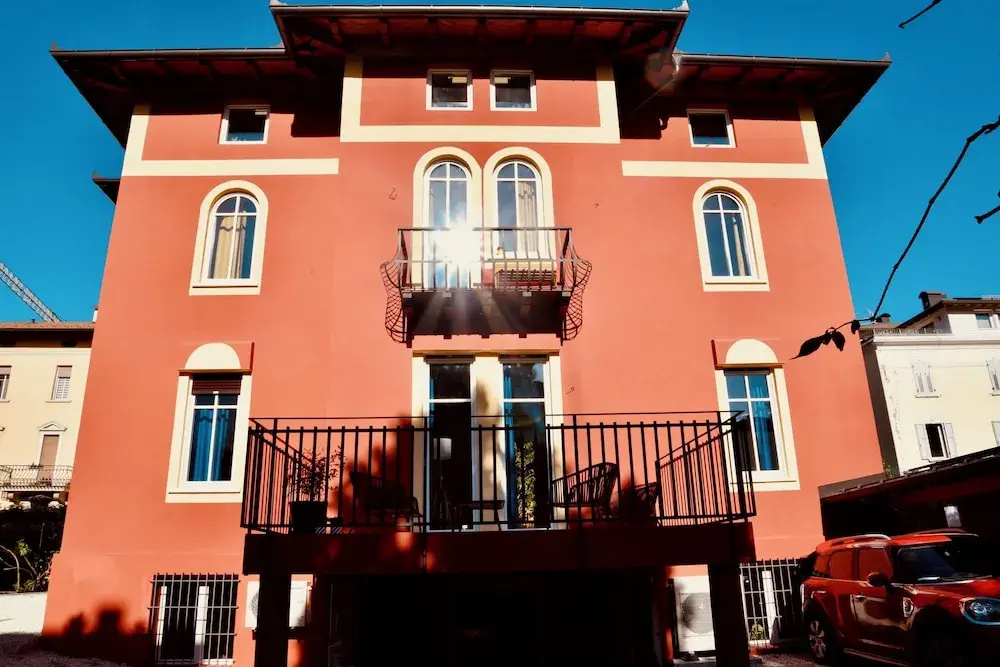 Nine Rooms Apartment