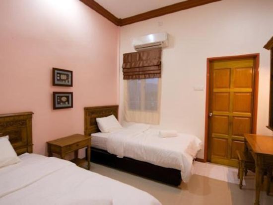 Pak Raja Villas