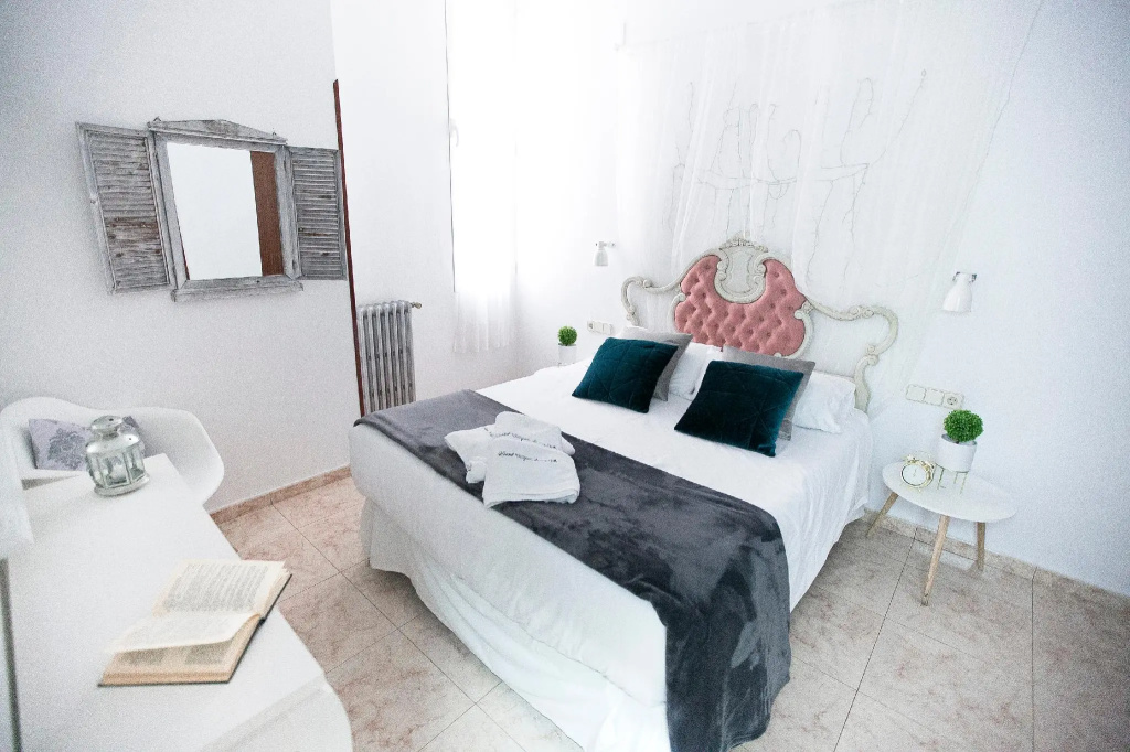 Double room (full double bed)