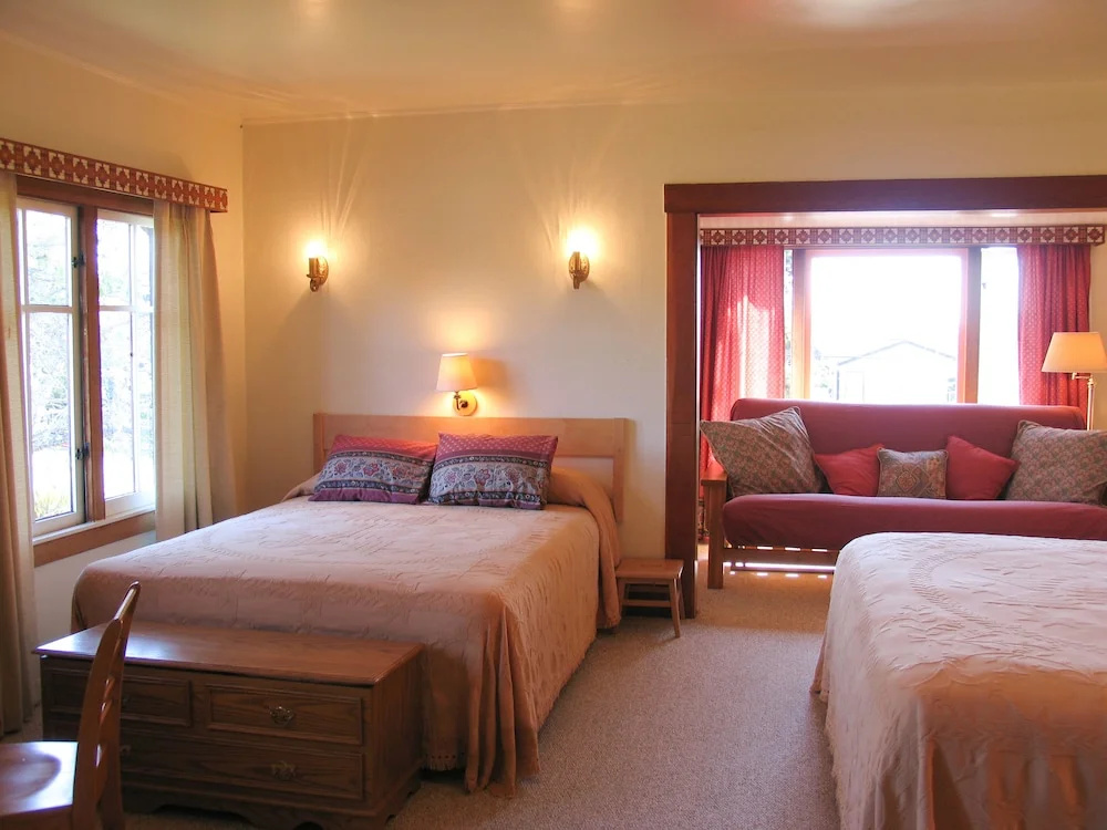 Standard Quadruple Family room with garden view
