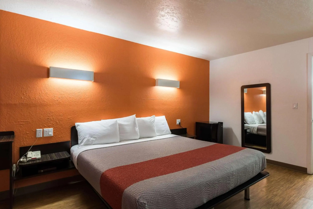 Motel 6 Uvalde, TX - фото 7