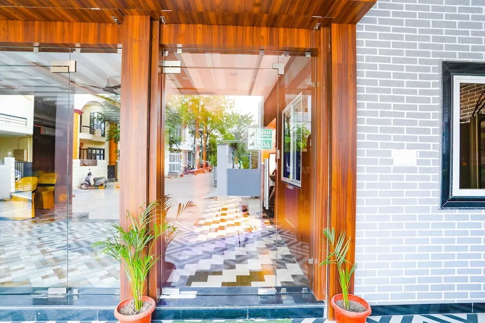 Fabhotel Prime Diamond Palace