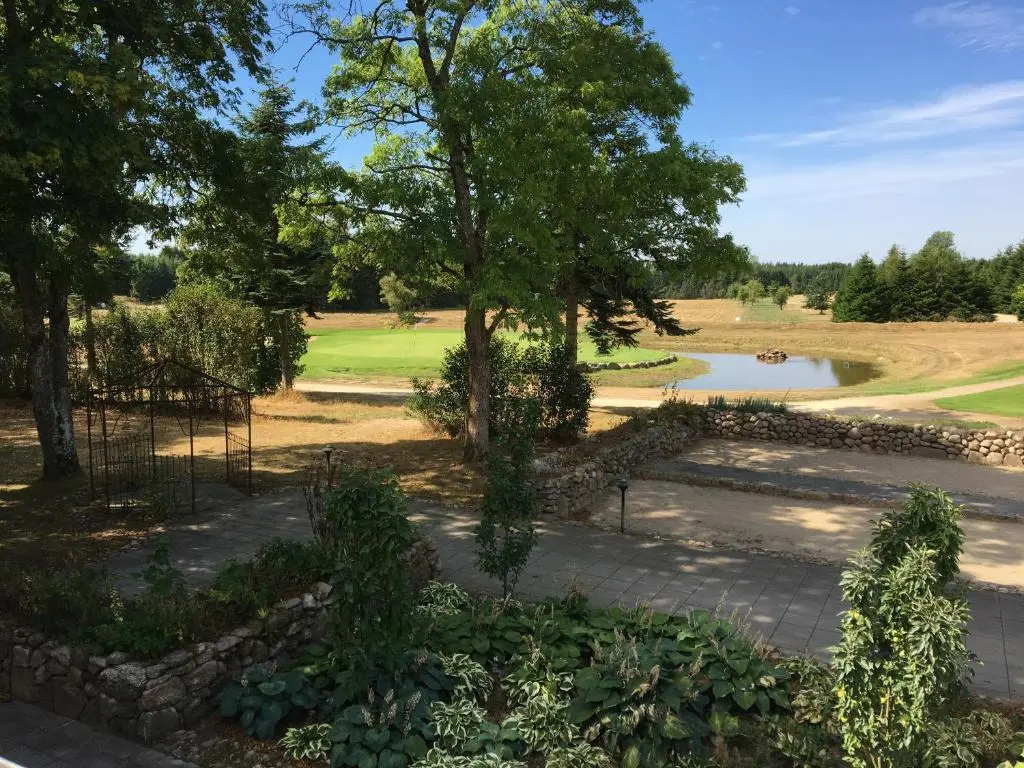 Apartment with garden view