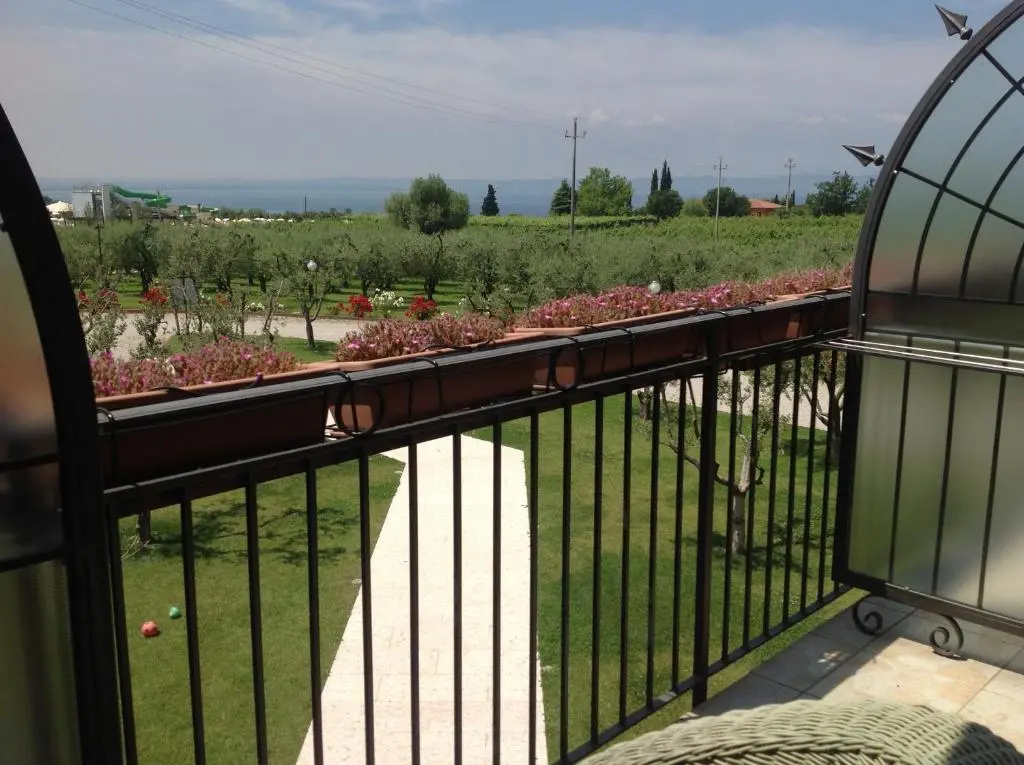 Standard Double room with balcony and with lake view (full double bed)