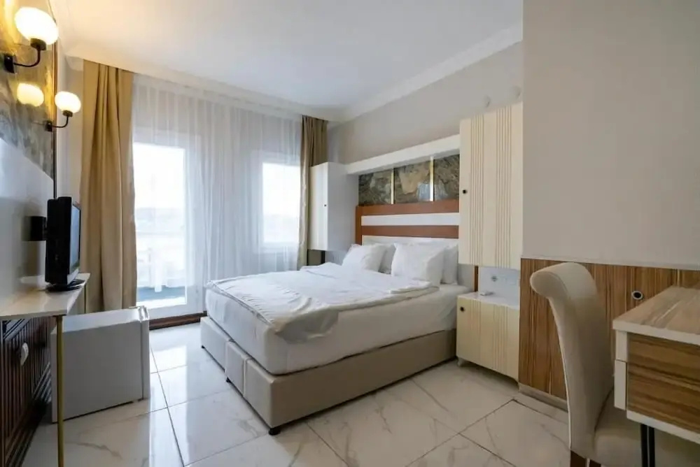 Standard Double room with balcony and with sea view (full double bed)