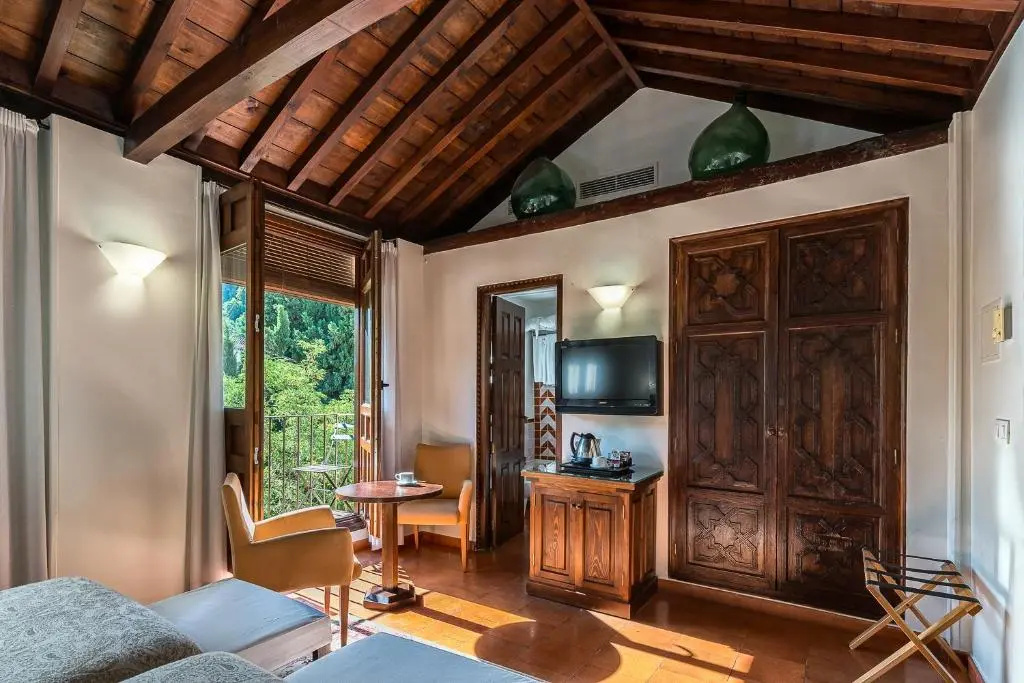 Executive Double room (full double bed)