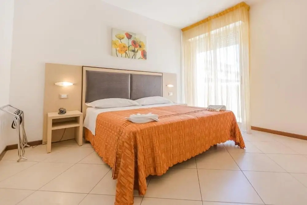 Classic Double room with balcony (full double bed)