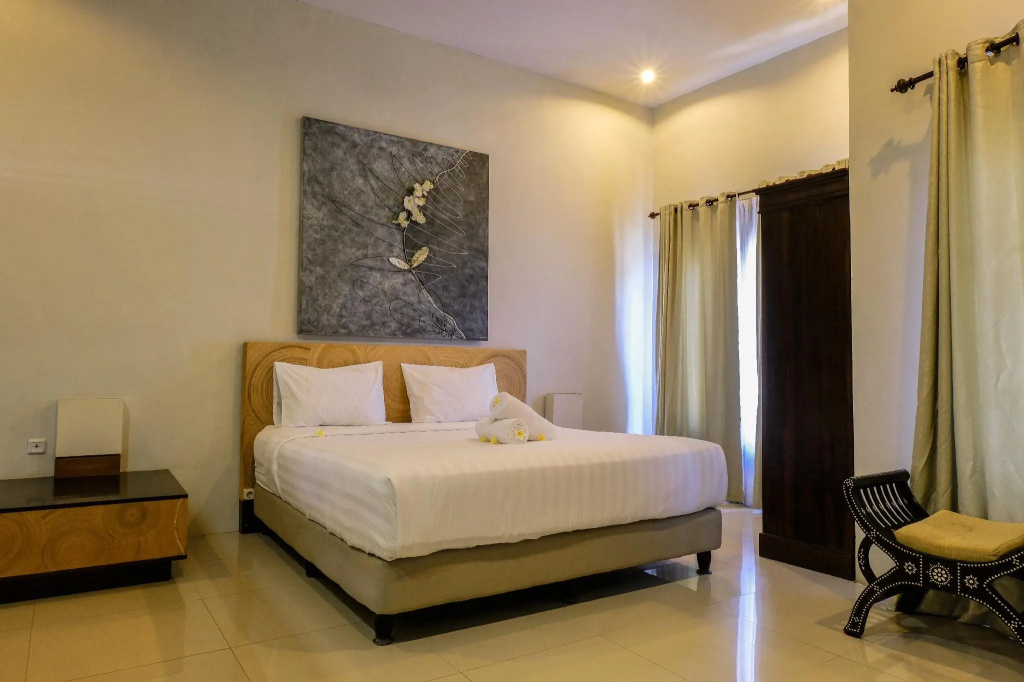 Superior room with pool view