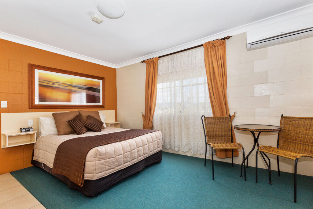 Soldiers Motel by null
