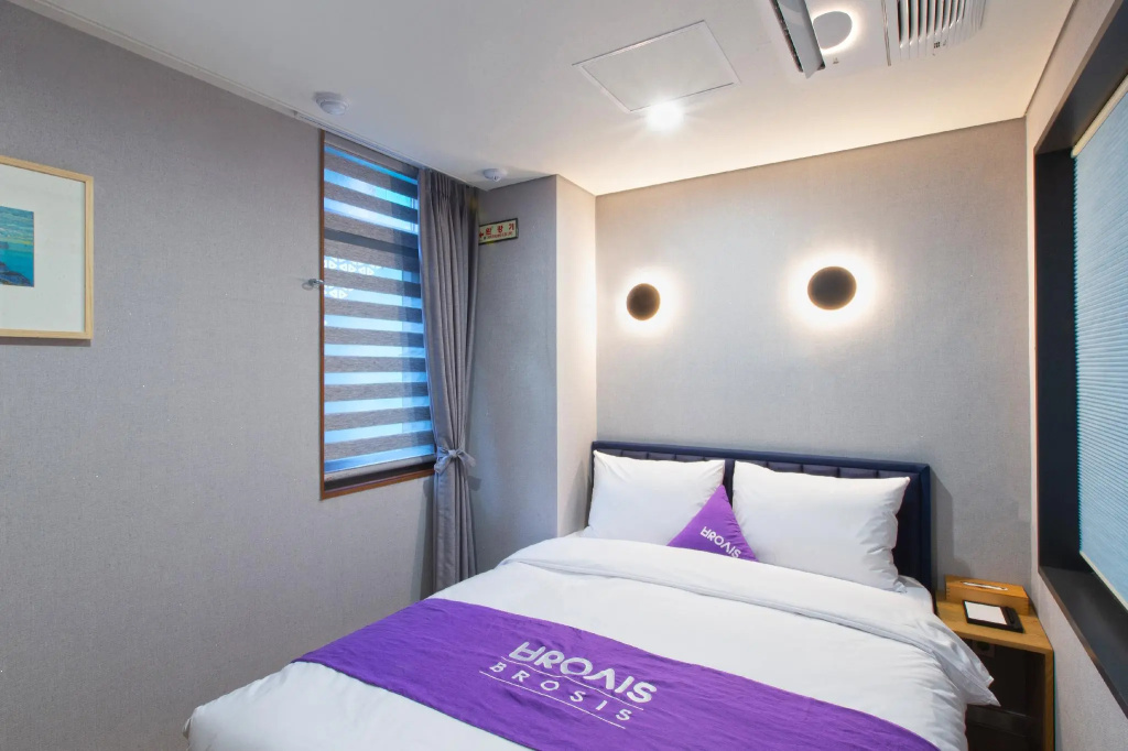 Standard Double room (full double bed)