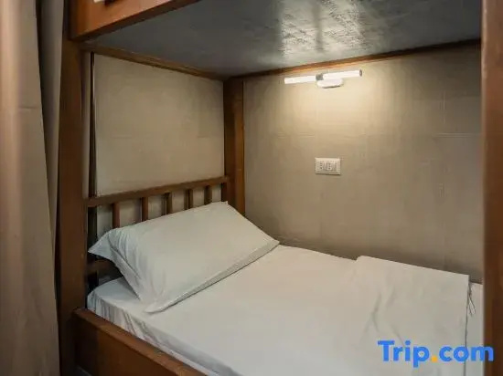 Bed in Dorm (female dorm)