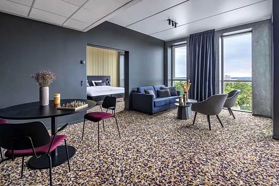 Double Suite with balcony (full double bed)