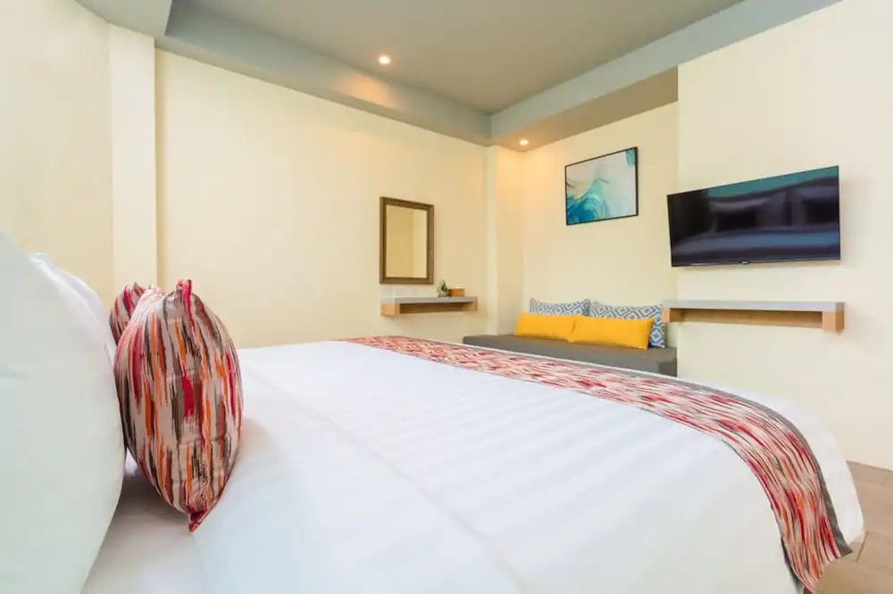 2 Bedrooms Family Suite with balcony and with sea view