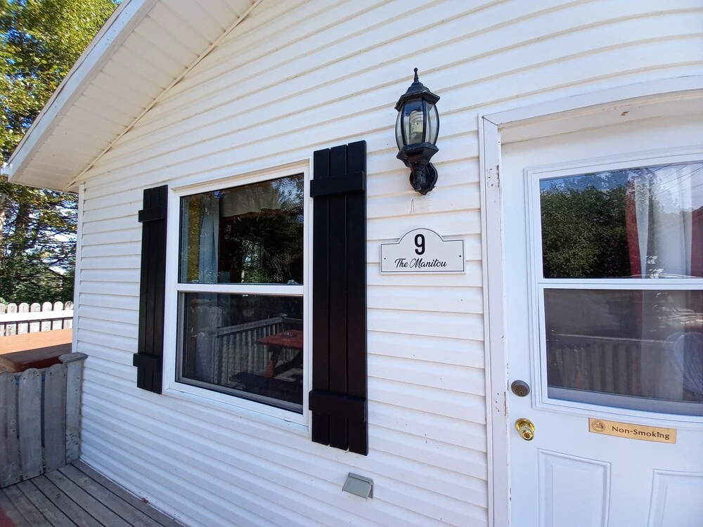 Anne's Windy Poplars Cottage Resort