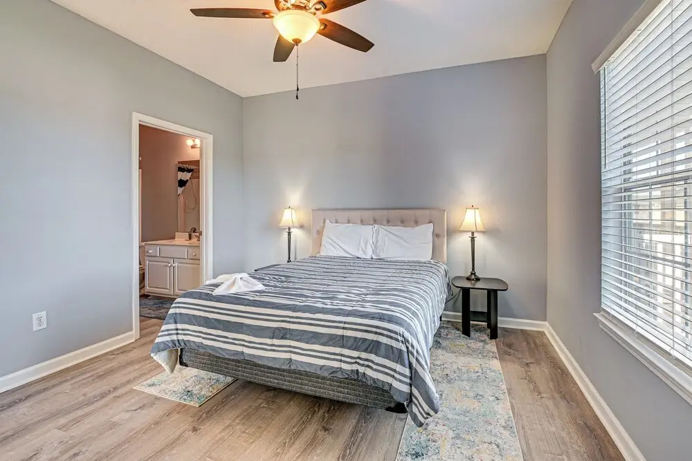 Pool + Hot Tub: Lake-view Condo in Surfside Beach!