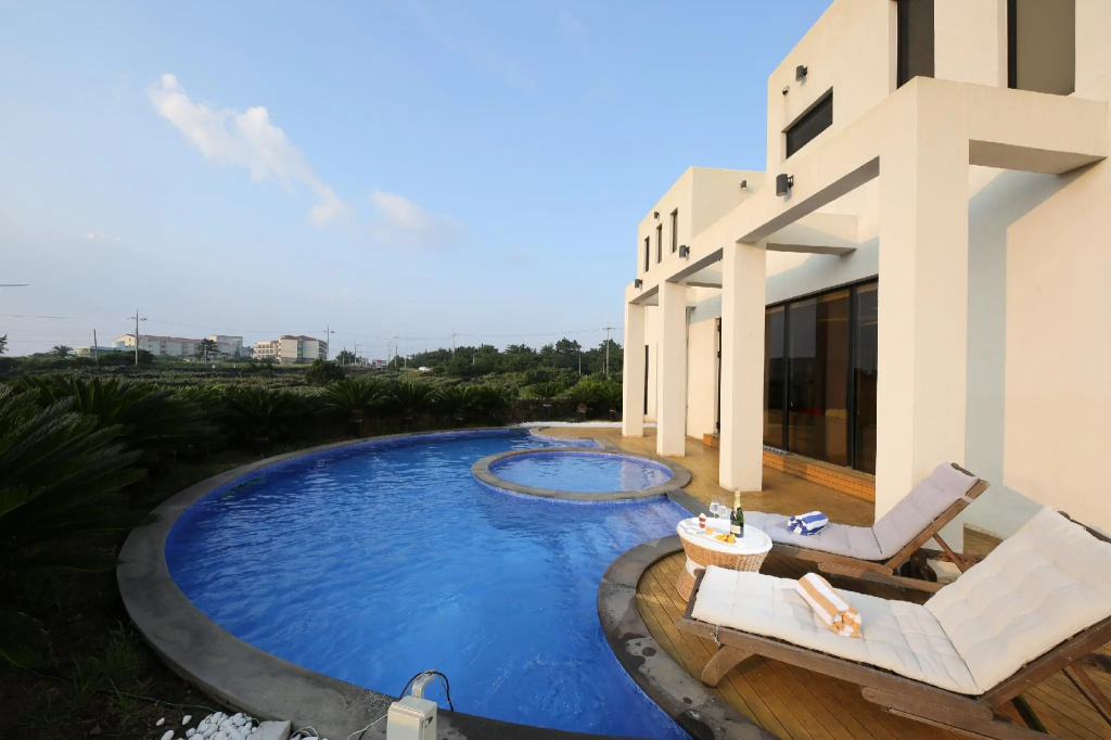 4 Bedrooms Villa