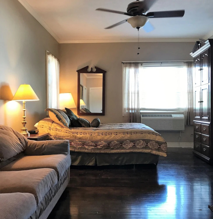 Standard Double room with lake view (full double bed)