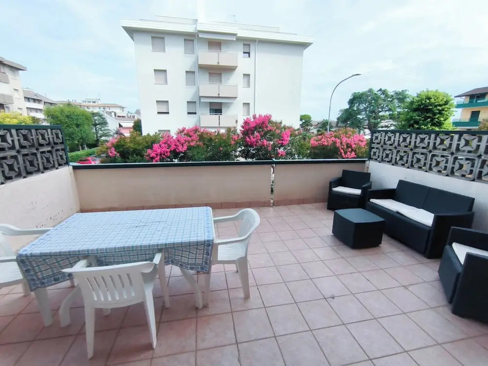 Apartment With Balcony and Pool Access