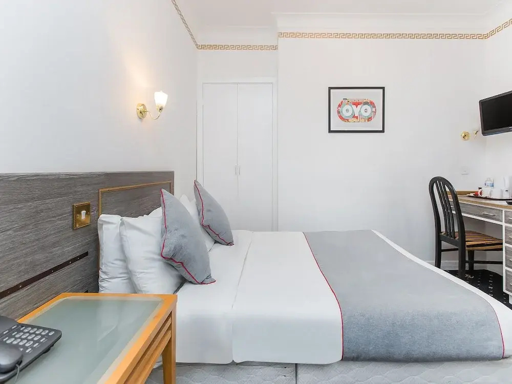 OYO Stade Court Hotel - Chambres