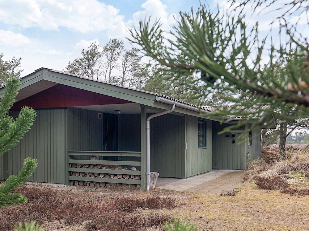 6 Person Holiday Home in Albaek