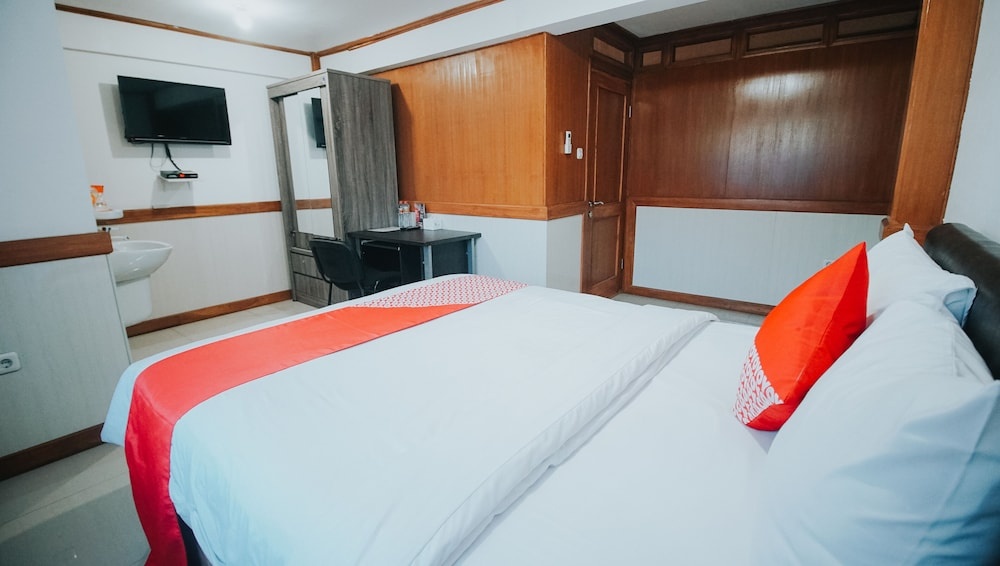 OYO 1209 Tirtasari Nice Guesthouse