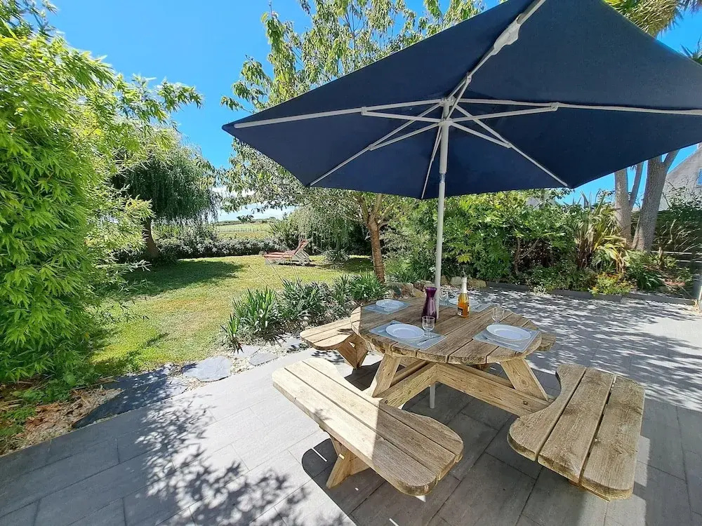 Holiday Home in Cleder Near Les Amiets Beach