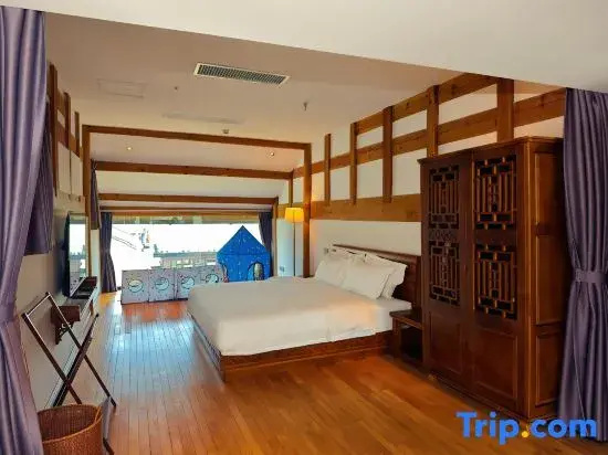 Suite with mountain view