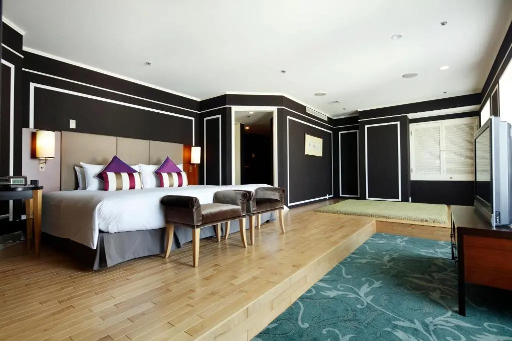 Royal Double Suite (full double bed)