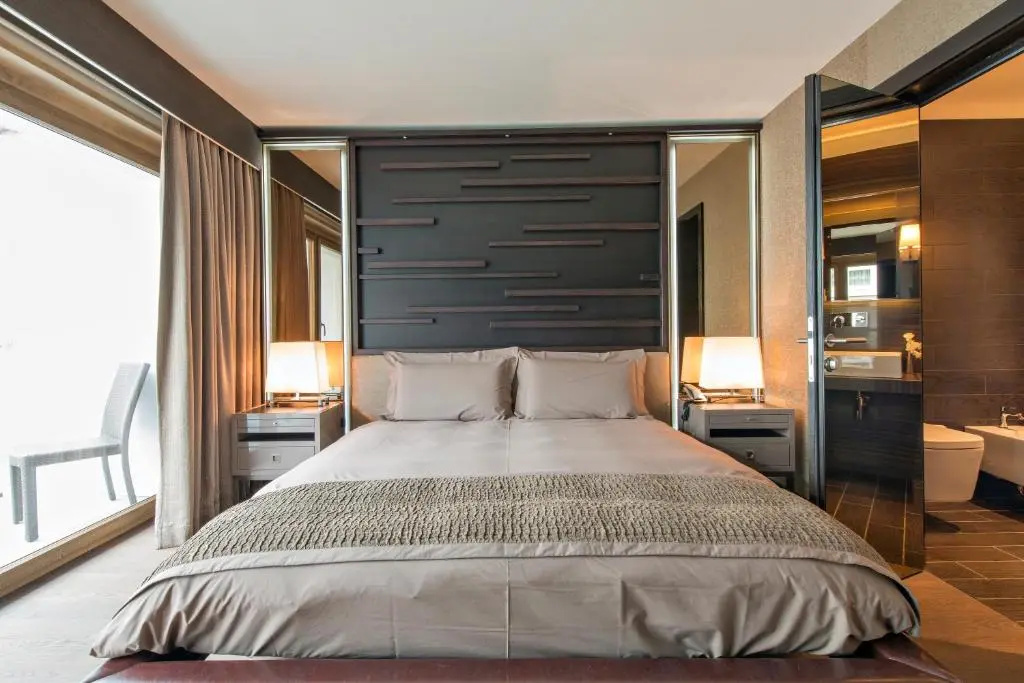 Deluxe Double room (full double bed)