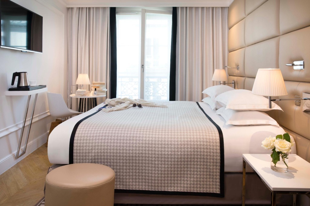 Hotel R de Paris 56