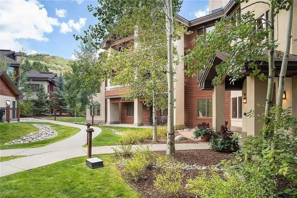 3101 Champagne Lodge, Trappeur's Crossing Apartment 2