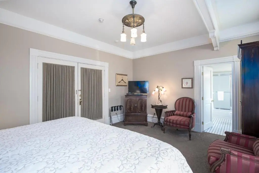 Standard Basement room