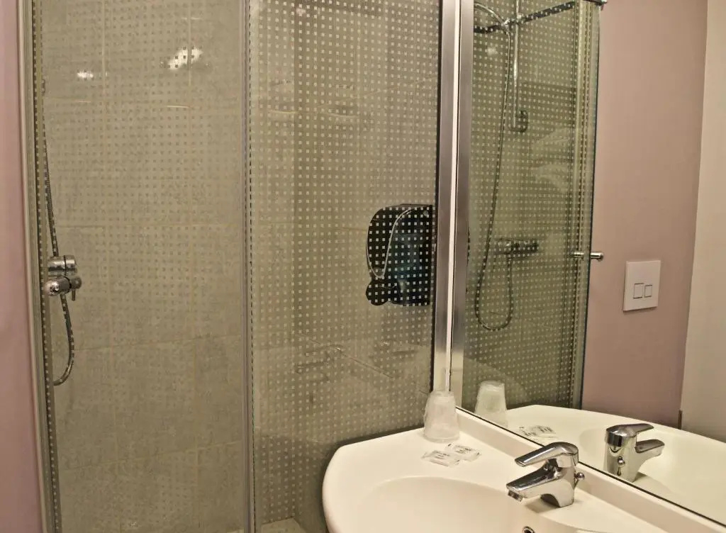 Brit Hotel Confort Roissy Saint-Witz - Chambres