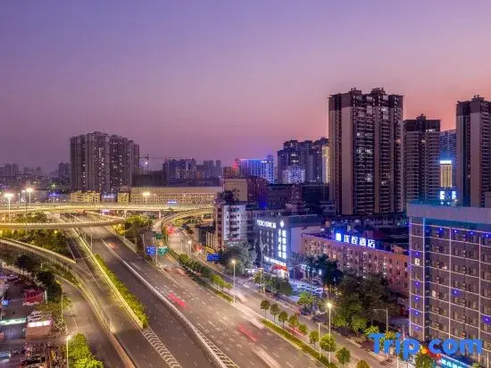 Unitour Hotel (Nanning Railway Station Thirty-Three Middle Subway Station)