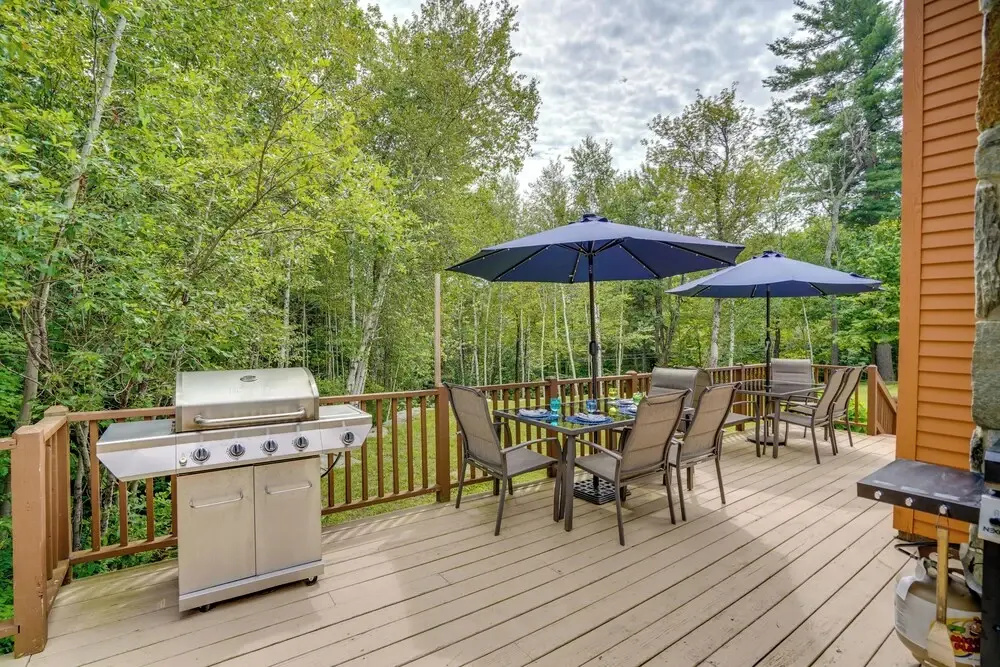 Game Room, Hot Tub! Year-round Dover Retreat