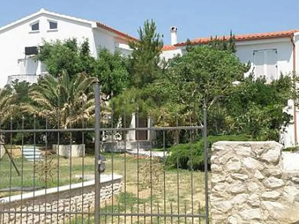 Maestro - 30m From the Beach & Parking - A1