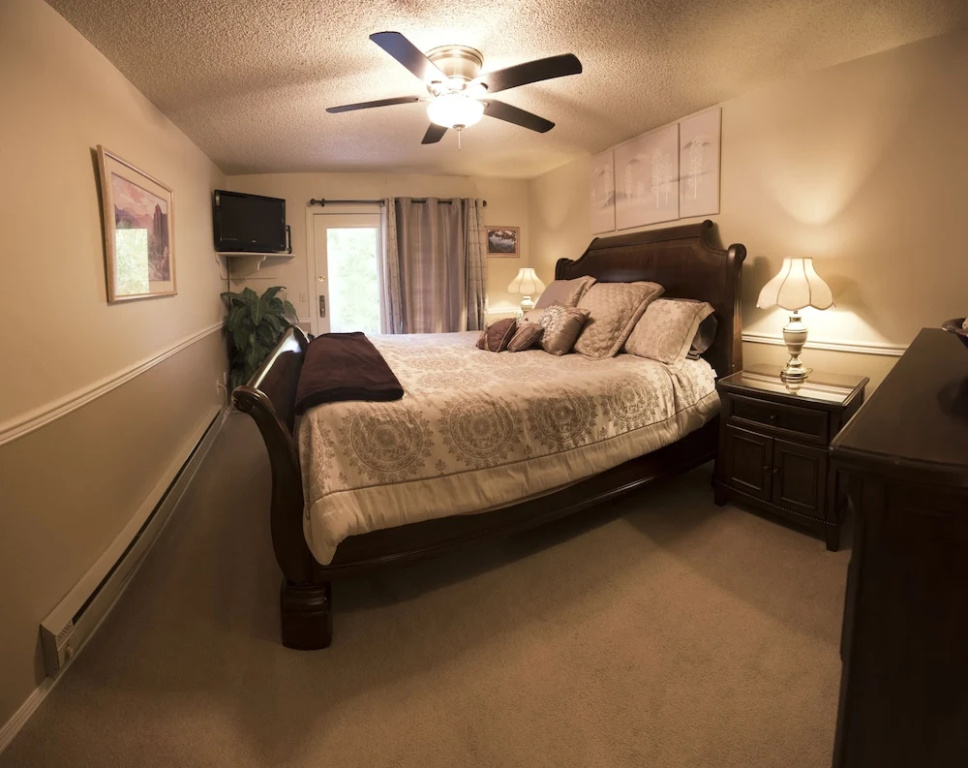 Standard Double room with river view (full double bed)