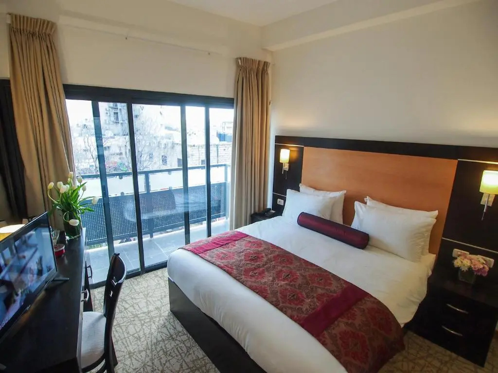Classic Double room with balcony (full double bed)