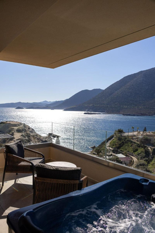 Standard Triple room with sea view