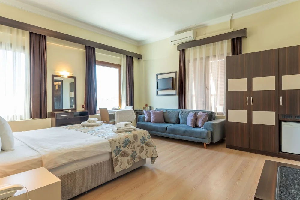 Deluxe Double room with sea view (full double bed)